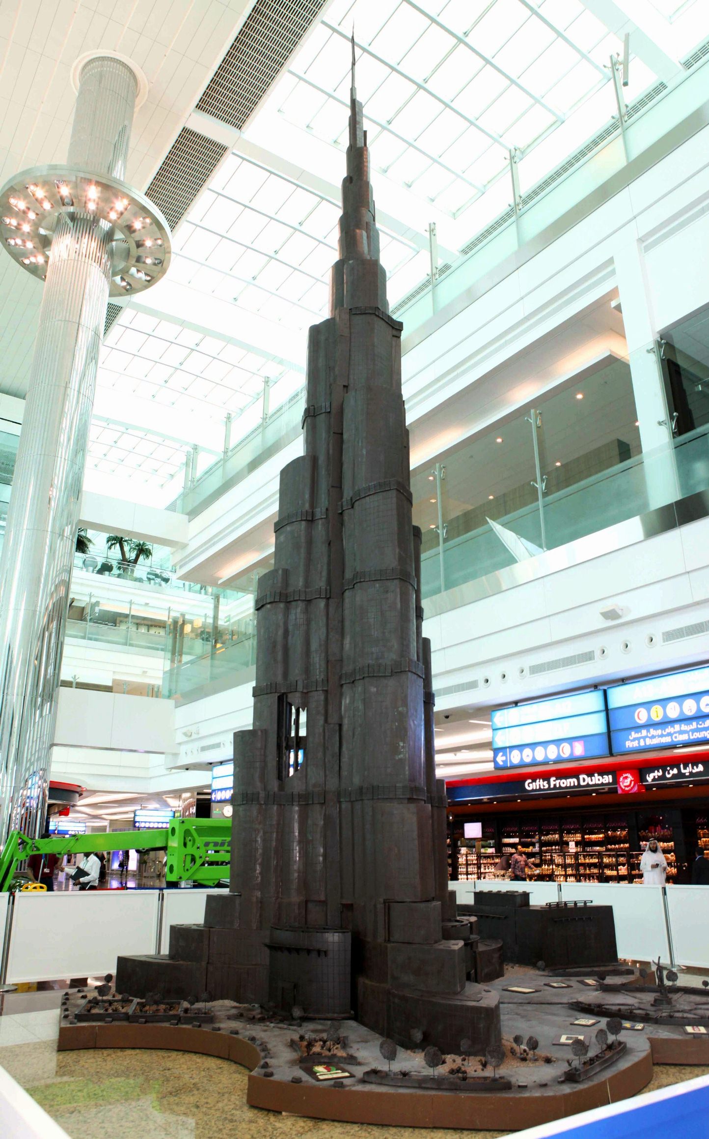 Dubai International unveils world’s tallest structure, in chocolate