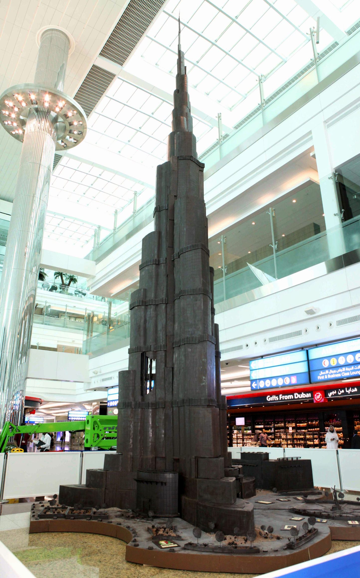 Dubai International unveils world’s tallest structure, in chocolate Dubai International unveils world’s tallest structure, in chocolate