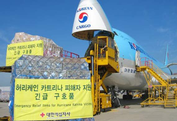 Korean Air helps with flood relief in Myanmar
