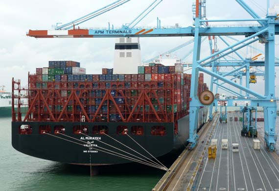 18,800 TEU vessel pays maiden call to APM Terminals