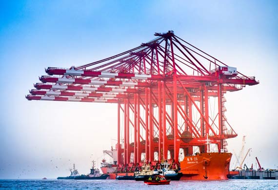 Ship-to-shore cranes arrive in Mersey Ship-to-shore cranes arrive in Mersey