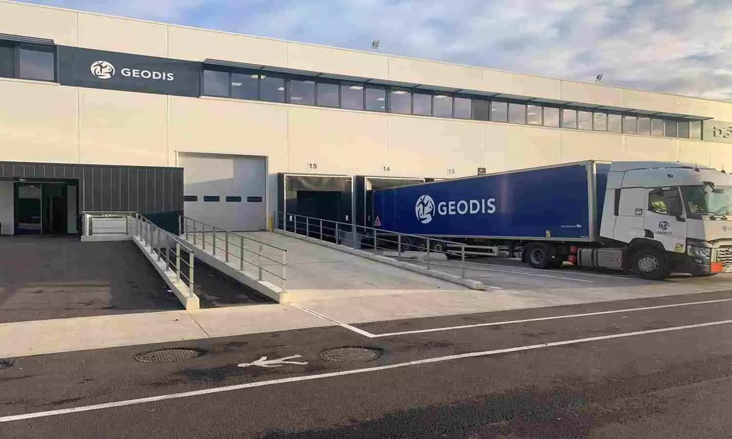 The agreement sees WFS handling staff operating GEODIS’ brand new 4,000 sq mt cargo facility at Paris CDG