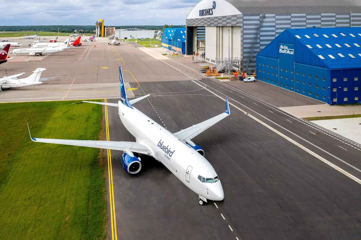 AviaAM Leasing delivers second B737-800 Boeing converted freighter