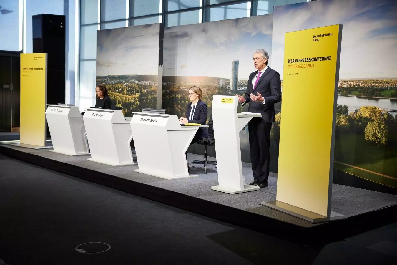 Deutsche Post DHL Group closes 2021 with record earnings