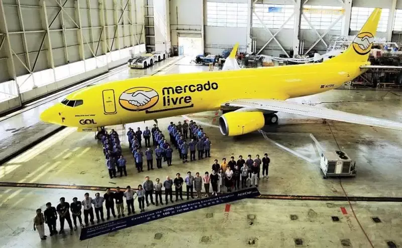 Boeing delivers 100th 737-800 BCF order to AerCap Boeing delivers 100th 737-800 BCF order to AerCap