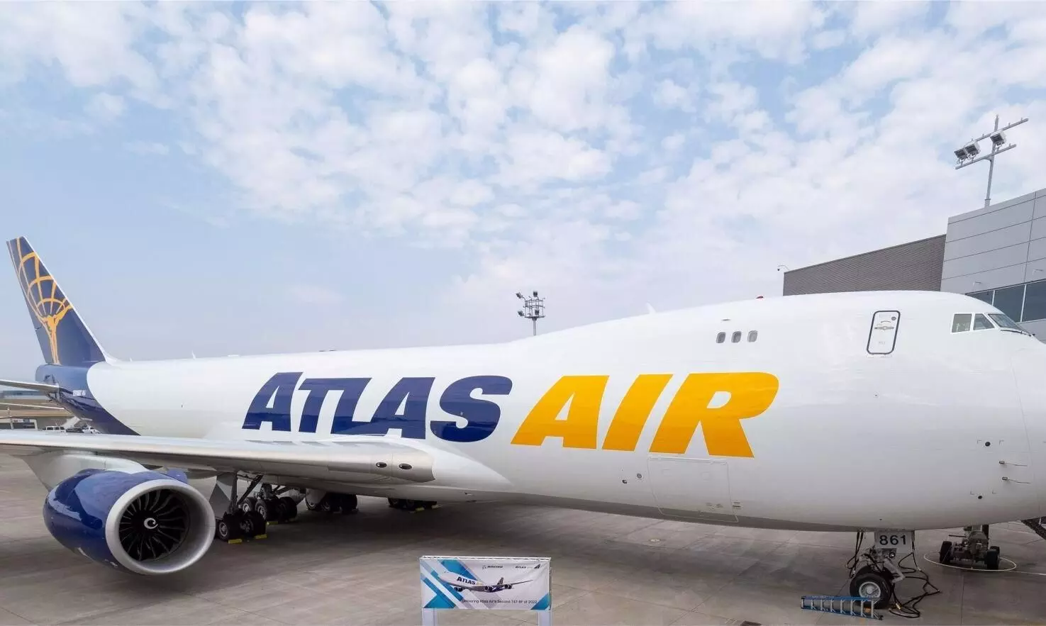 Atlas Air takes delivery of new Boeing 747-8 freighter Atlas Air takes delivery of new Boeing 747-8 freighter