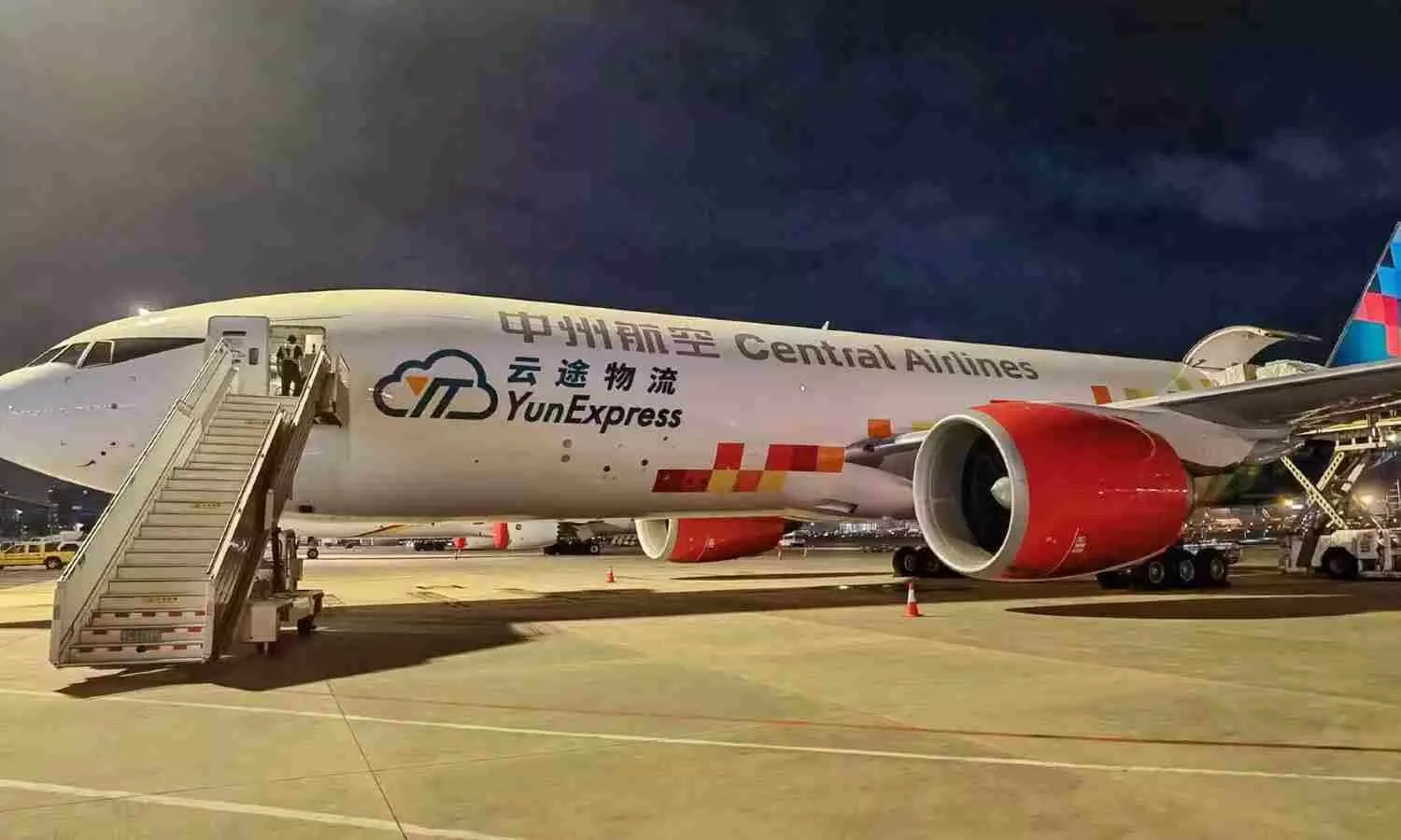 The B777F has a range of 9,200 km and a maximum cargo capacity of almost 102 tonnes The B777F has a range of 9,200 km and a maximum cargo capacity of almost 102 tonnes