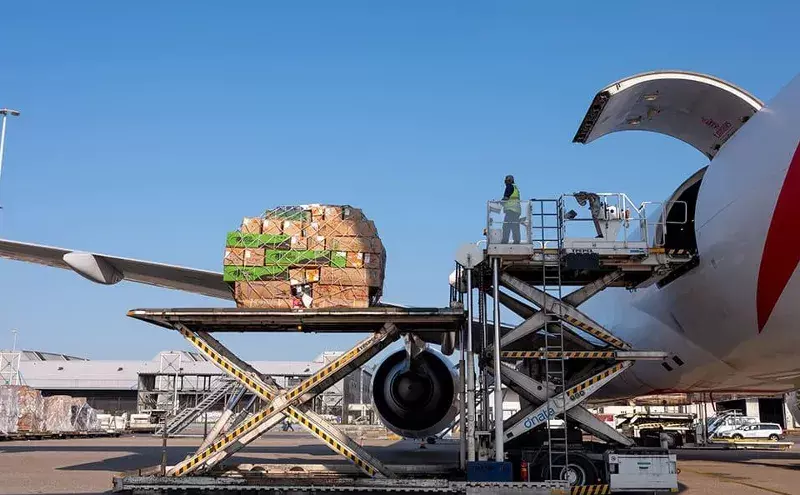 Asia Pacific cargo demand drops 10% on weak consumer sentiment Asia Pacific cargo demand drops 10% on weak consumer sentiment