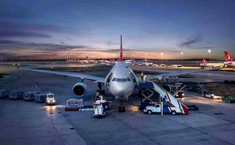 Speed & priority services designed to respond to customers expectations Speed & priority services designed to respond to customers expectations