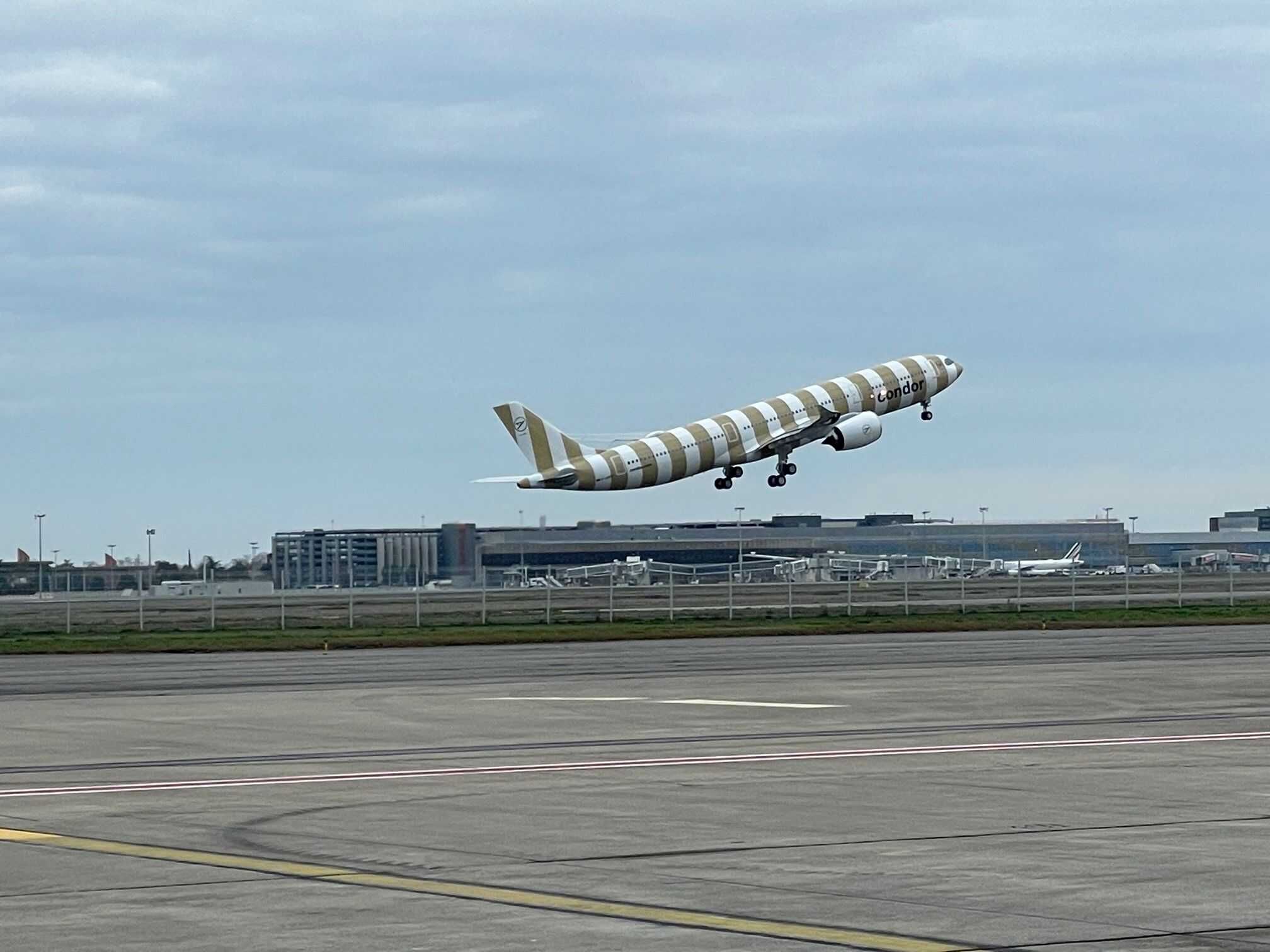 AerCap Prices $900 Million Senior Notes Offering