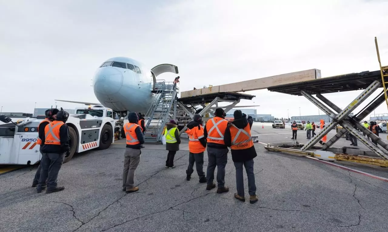 Air Canada Cargo, OEC Canada move massive IMAX screen