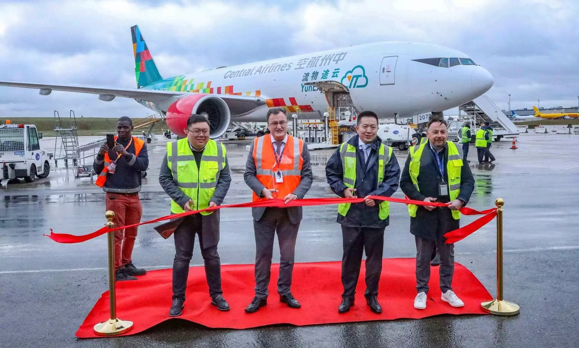 Zongteng Group welcomes its first Boeing 777F freighter to Paris airport, deepens Euro ties Zongteng Group welcomes its first Boeing 777F freighter to Paris airport, deepens Euro ties