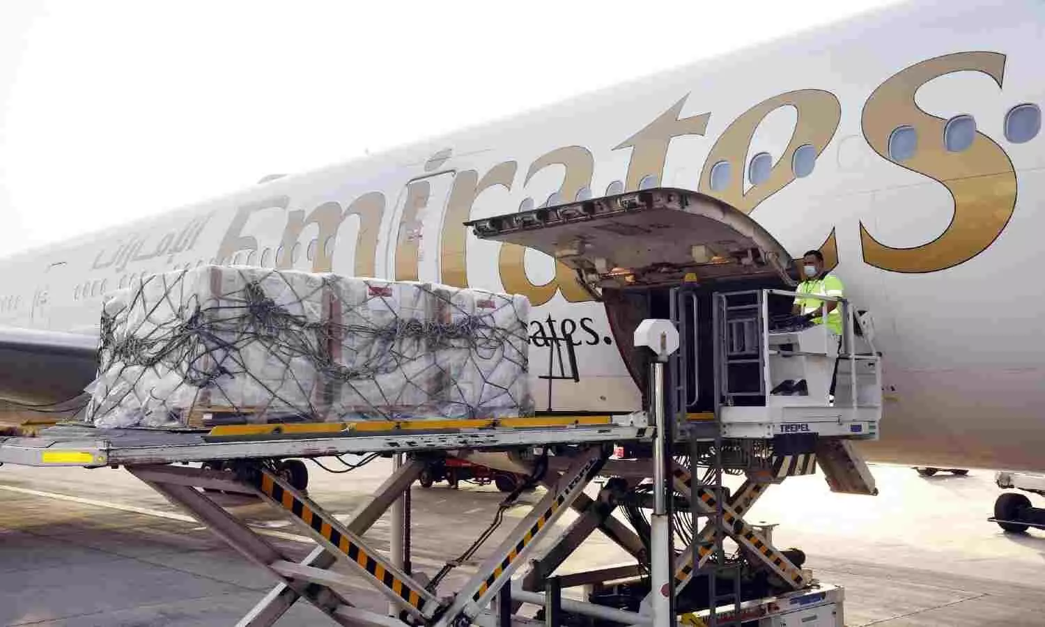 Emirates, IHC transport humanitarian aid to Turkey/Syria