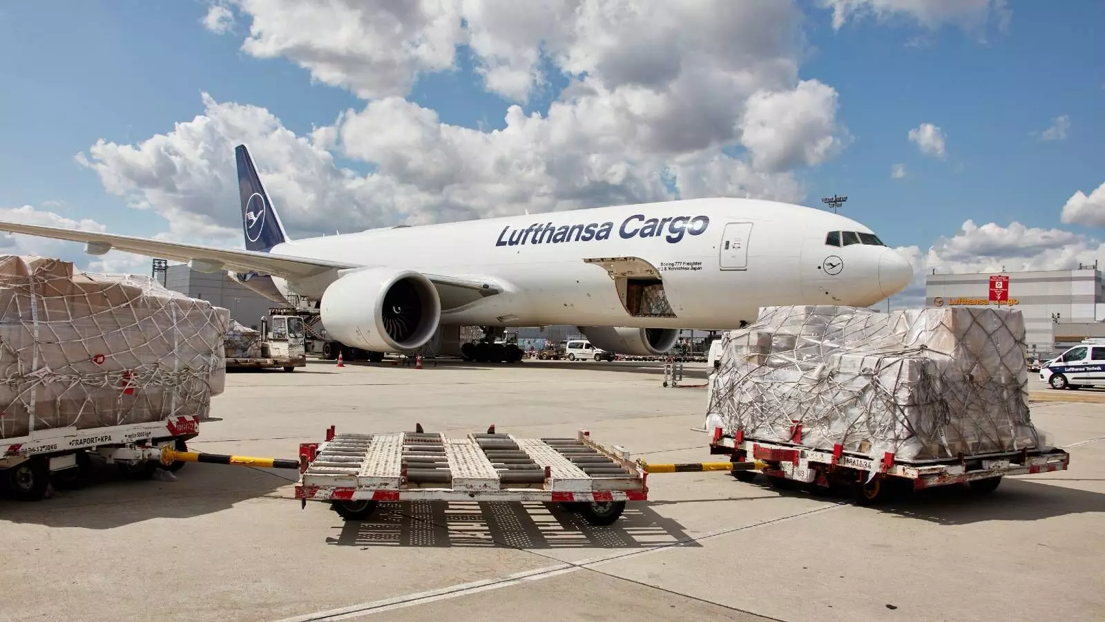 Lufthansa Cargo offers more freighter capacity to China Lufthansa Cargo offers more freighter capacity to China
