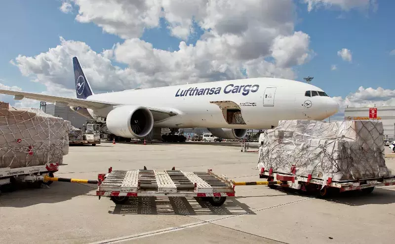 Lufthansa Cargo offers more freighter capacity to China Lufthansa Cargo offers more freighter capacity to China