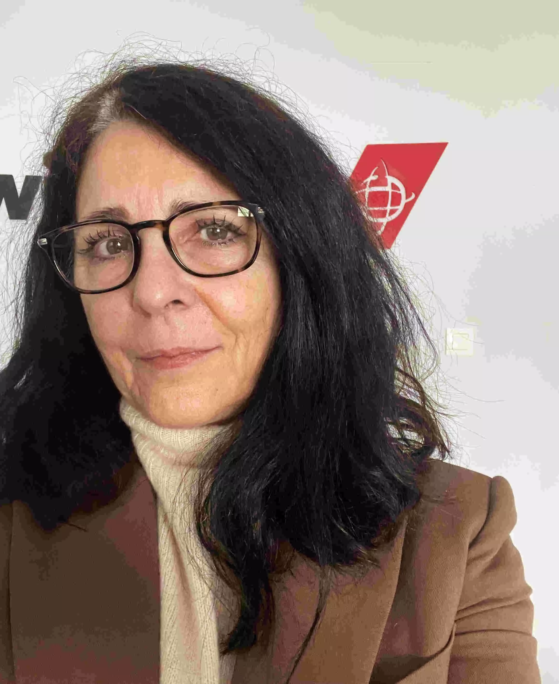 “A successful leader is a leader who works with the team, actively listens to ideas and propositions, acknowledges challenges and obstacles, and seeks solutions.” Christine Pierret, Chief Executive Officer of Swissport Algeria “A successful leader is a leader who works with the team, actively listens to ideas and propositions, acknowledges challenges and obstacles, and seeks solutions.” Christine Pierret, Chief Executive Officer of Swissport Algeria