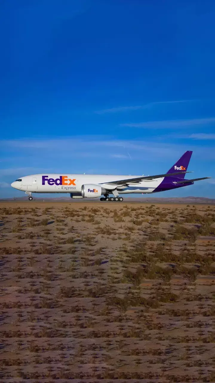 FedEx Q3 revenue down 6%, operating income drops 20%
