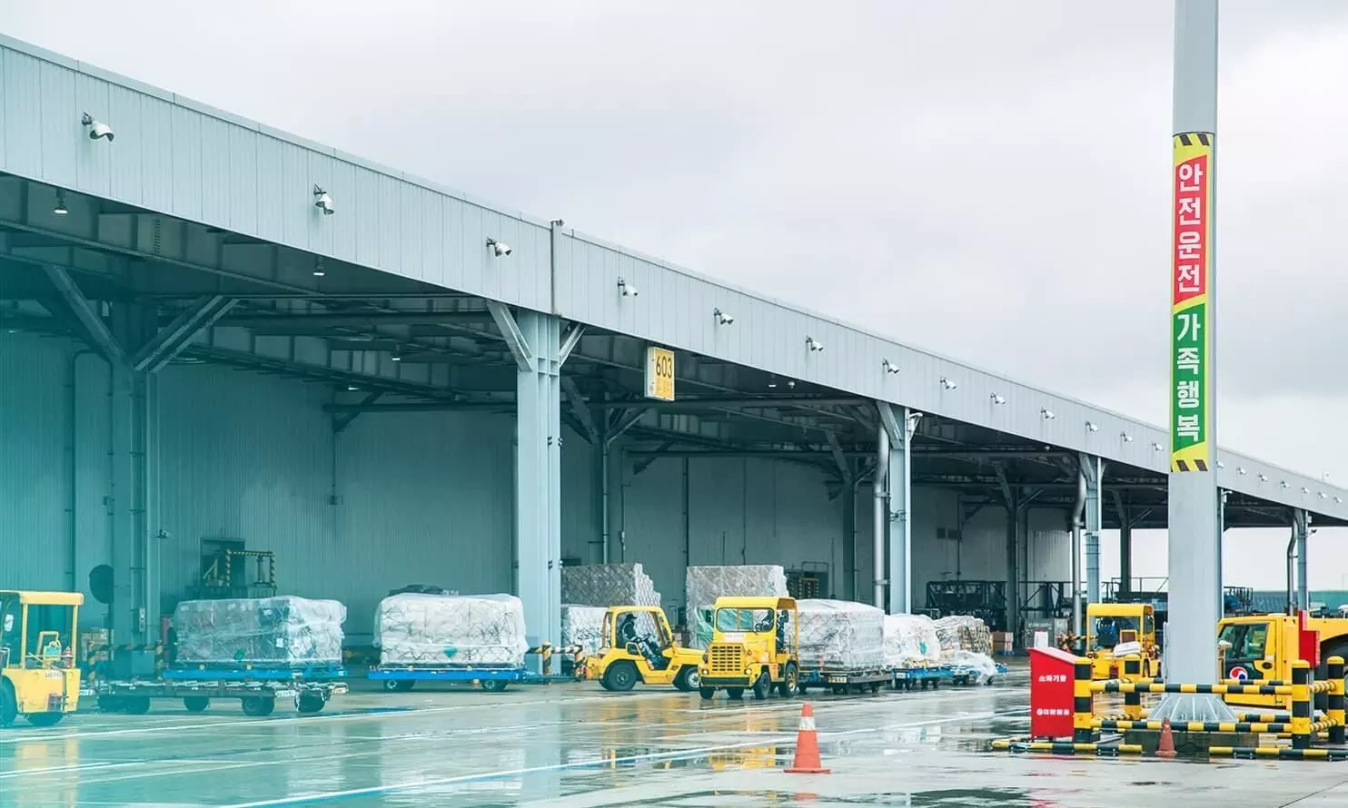 Incheon Airport turns reliable global logistics hub Incheon Airport turns reliable global logistics hub