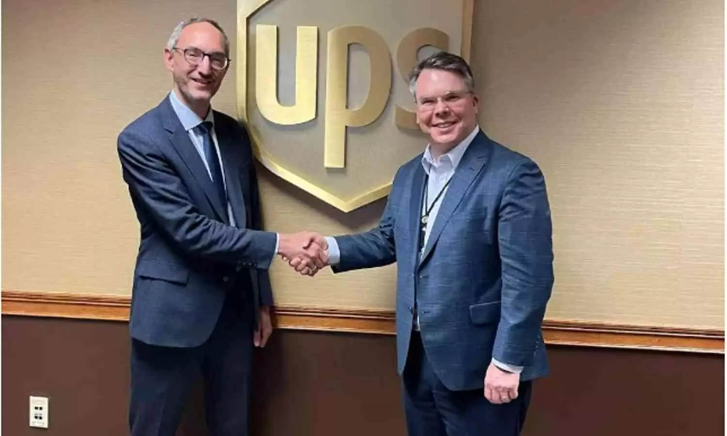 From left to right: Antoine Morel, Airbus VP Airframe Services, and Dave Springer - Managing Director of Tech Ops at UPS From left to right: Antoine Morel, Airbus VP Airframe Services, and Dave Springer - Managing Director of Tech Ops at UPS