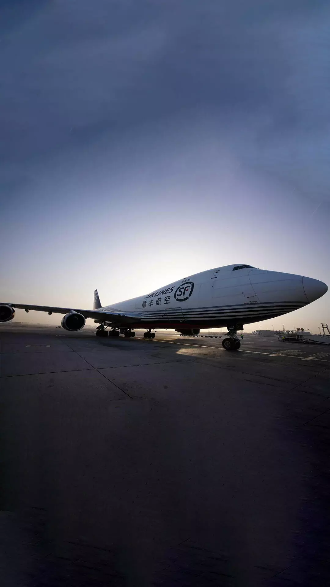 Abu Dhabi Airport welcomes first SF Express cargo flight