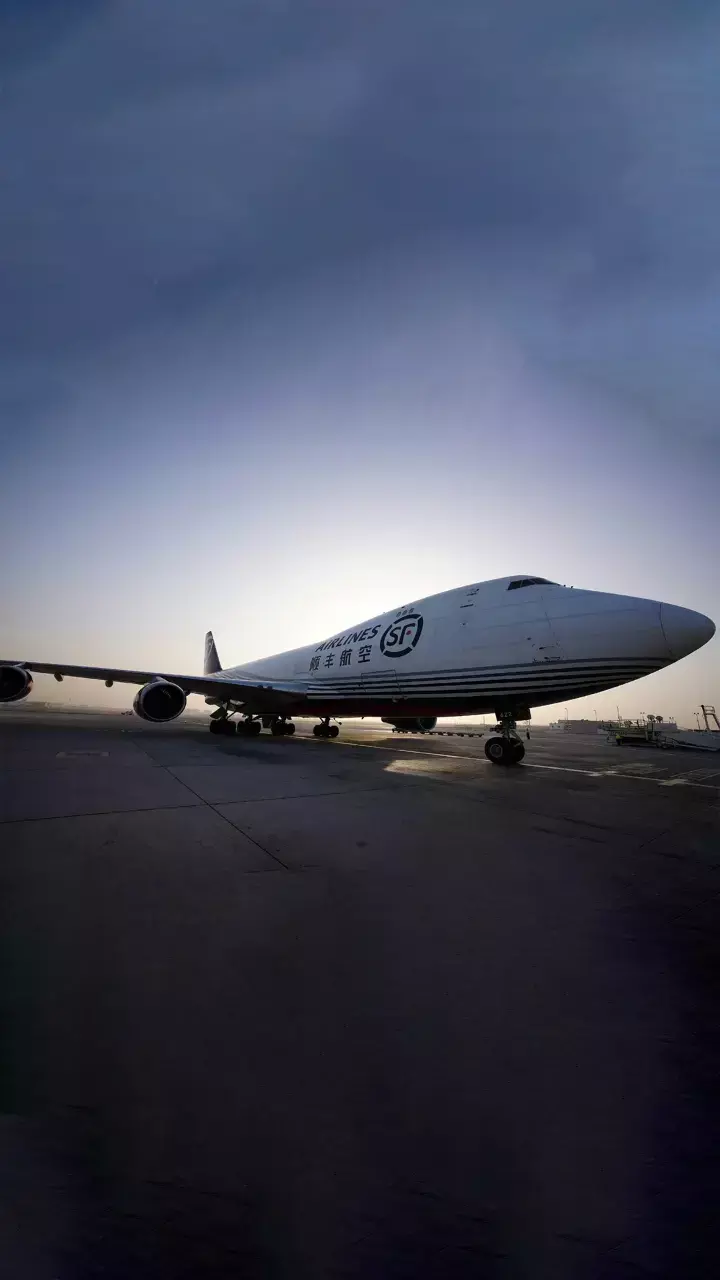 Abu Dhabi Airport welcomes first SF Express cargo flight
