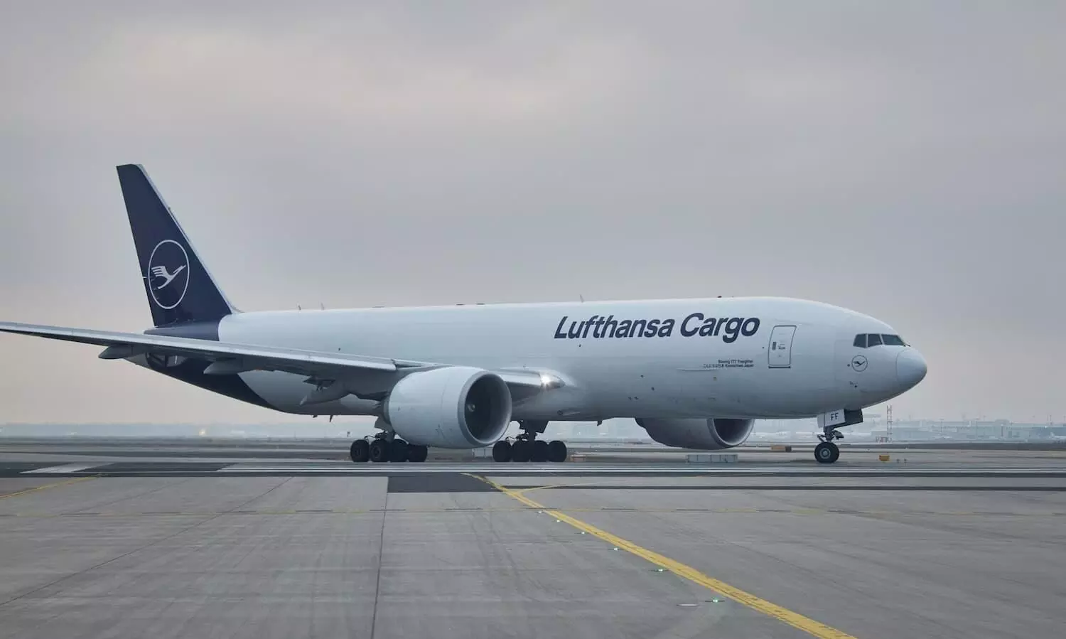 Lufthansa Cargo Q1 revenue drops 30%