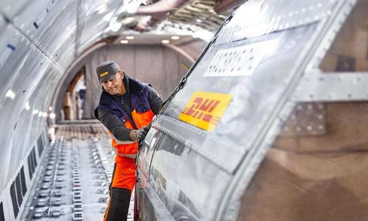 DHL Express Shipping Cargo Service – Fast Reliable Delivery