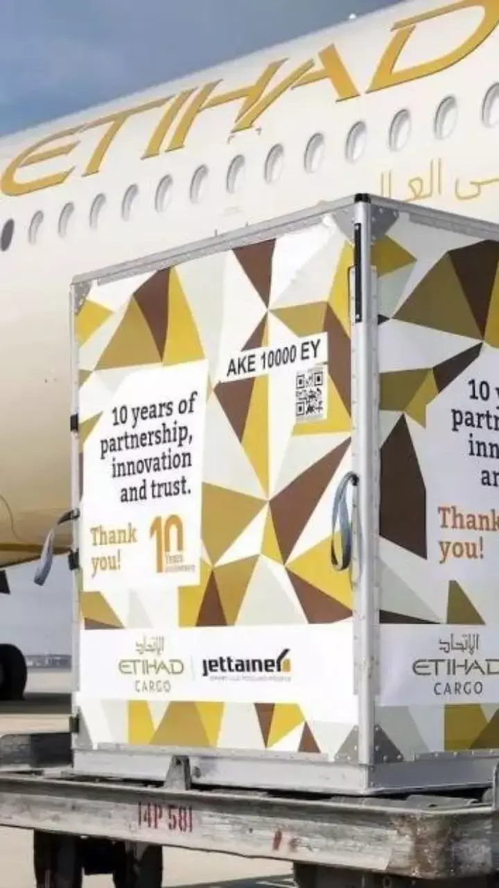 Etihad Cargo enhances visibility using Descartes, Jettainer solution