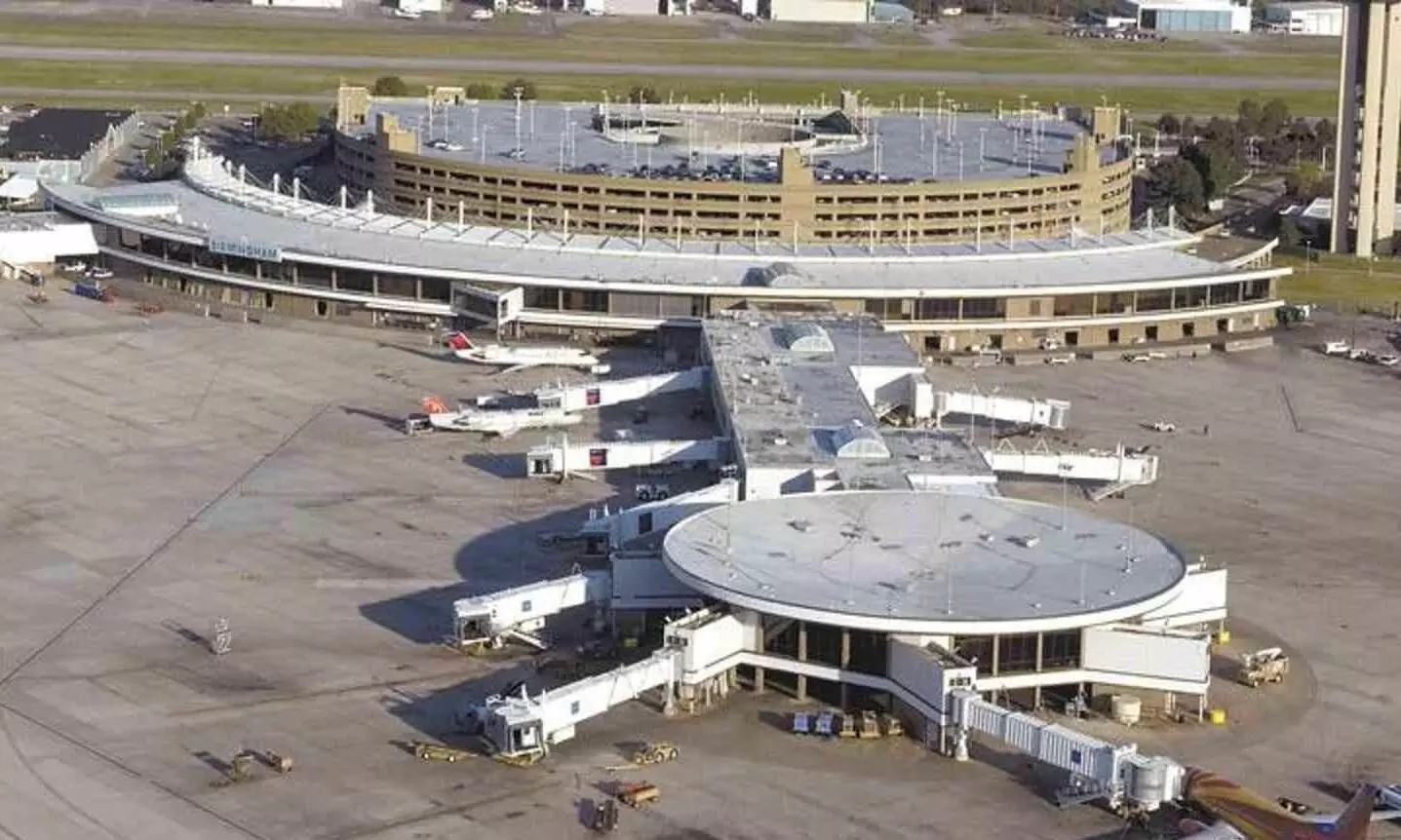 Birmingham-Shuttlesworth Airport begins building new cargo facility Birmingham-Shuttlesworth Airport begins building new cargo facility