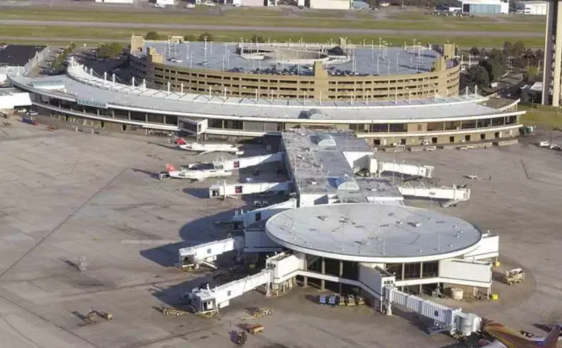Birmingham-Shuttlesworth Airport begins building new cargo facility Birmingham-Shuttlesworth Airport begins building new cargo facility
