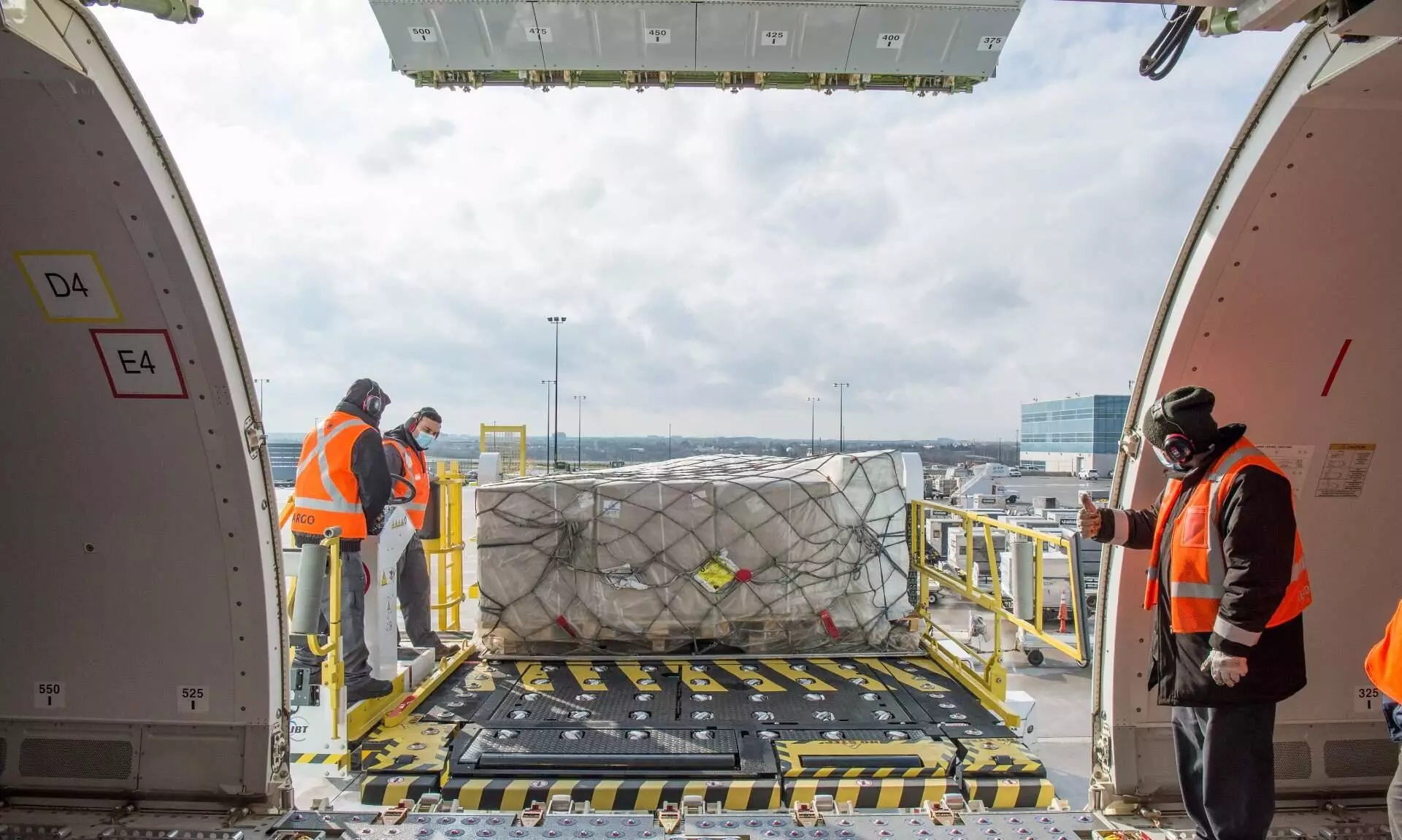 Look past 12 mts: Carriers in the Americas are busy building capacity Look past 12 mts: Carriers in the Americas are busy building capacity
