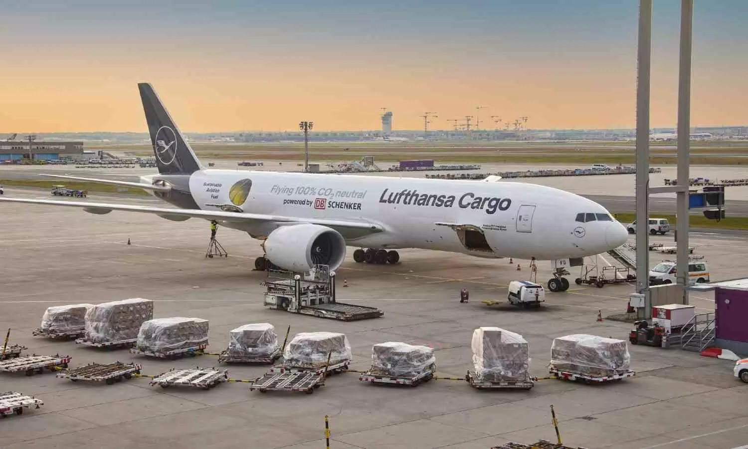 Lufthansa Cargo connects DB Schenker stations via API booking