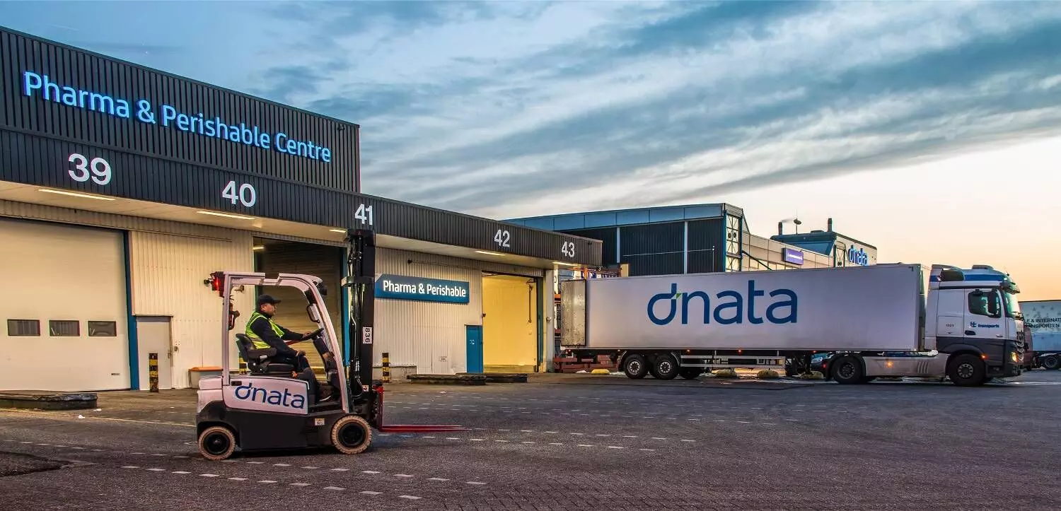 dnata’s flower handling expertise takes flight in Amsterdam