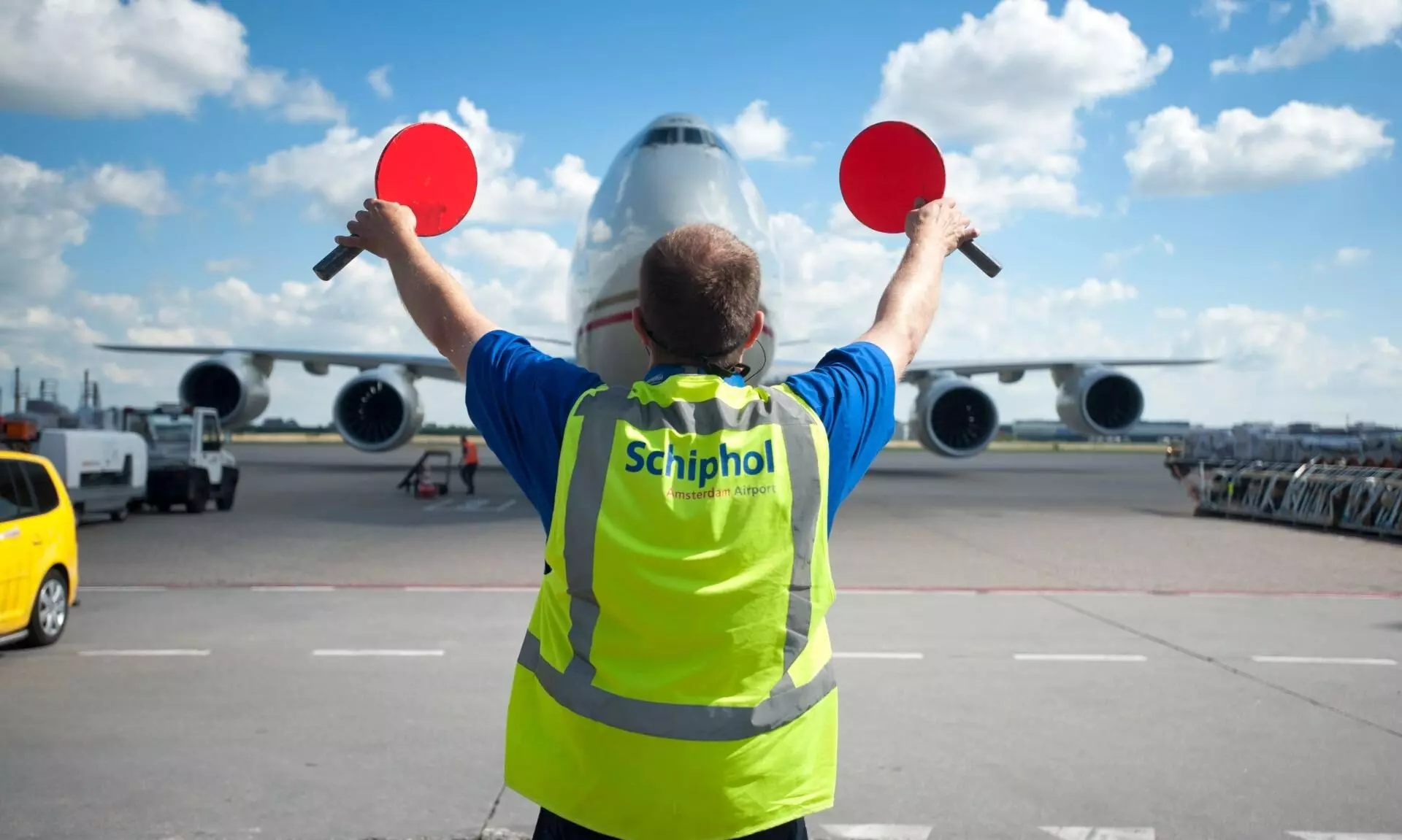 Towards open-minded cargo communities at airports Towards open-minded cargo communities at airports