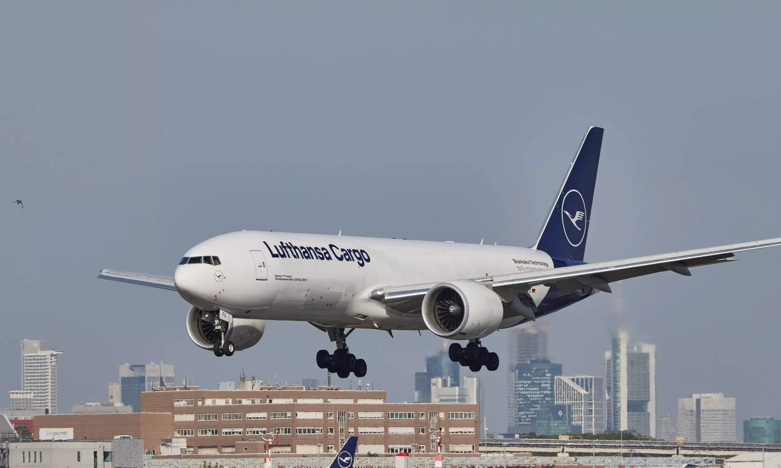 Lufthansa Q3 cargo revenue down 41%