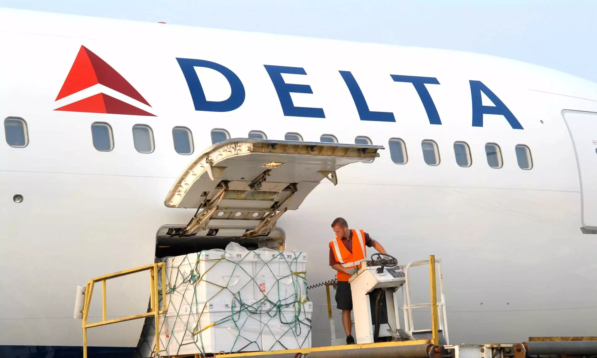 Delta Q42023 cargo revenue down 24% Delta Q42023 cargo revenue down 24%