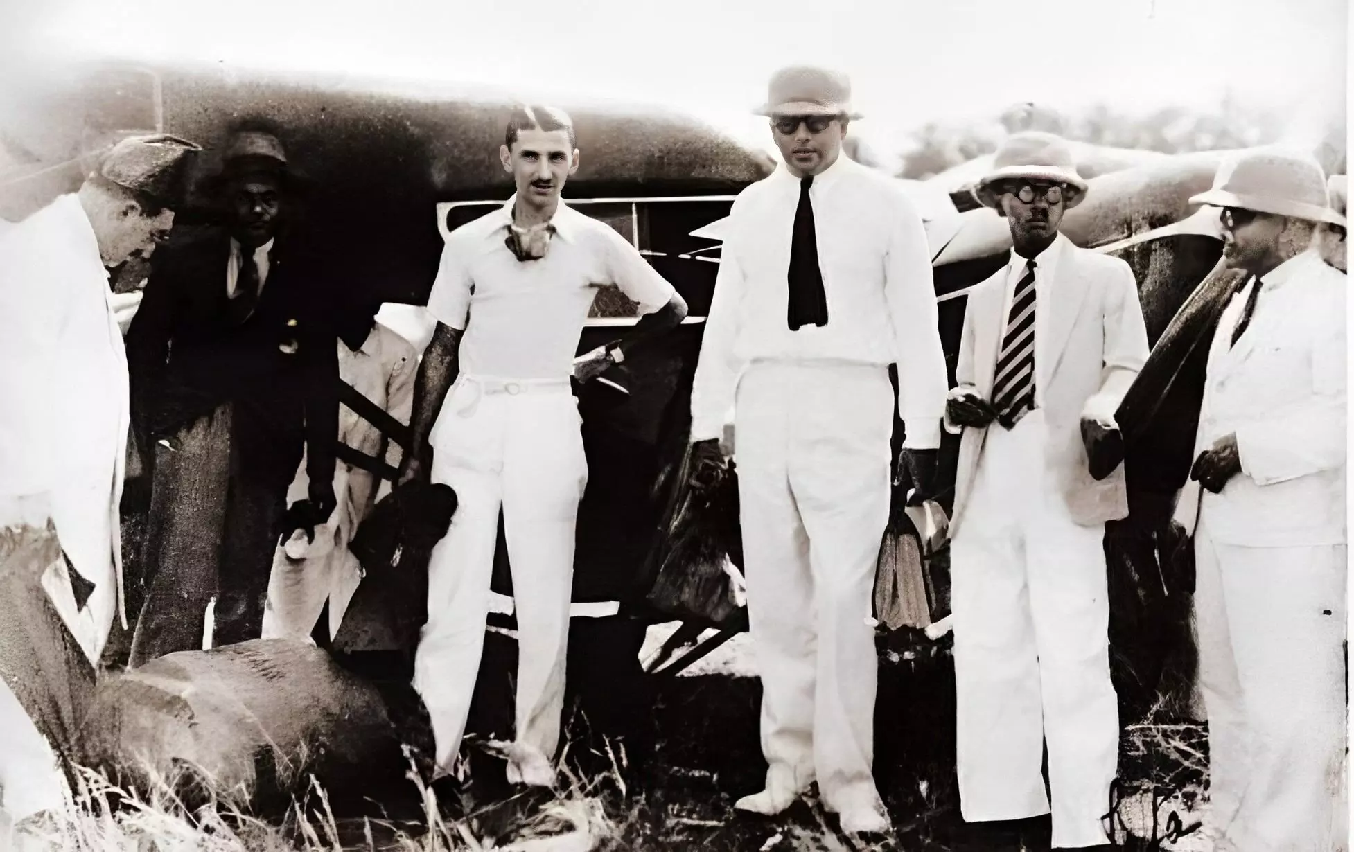 Nusserwanji Guzder (extreme left) examining the airmail bag that came from Karachi 