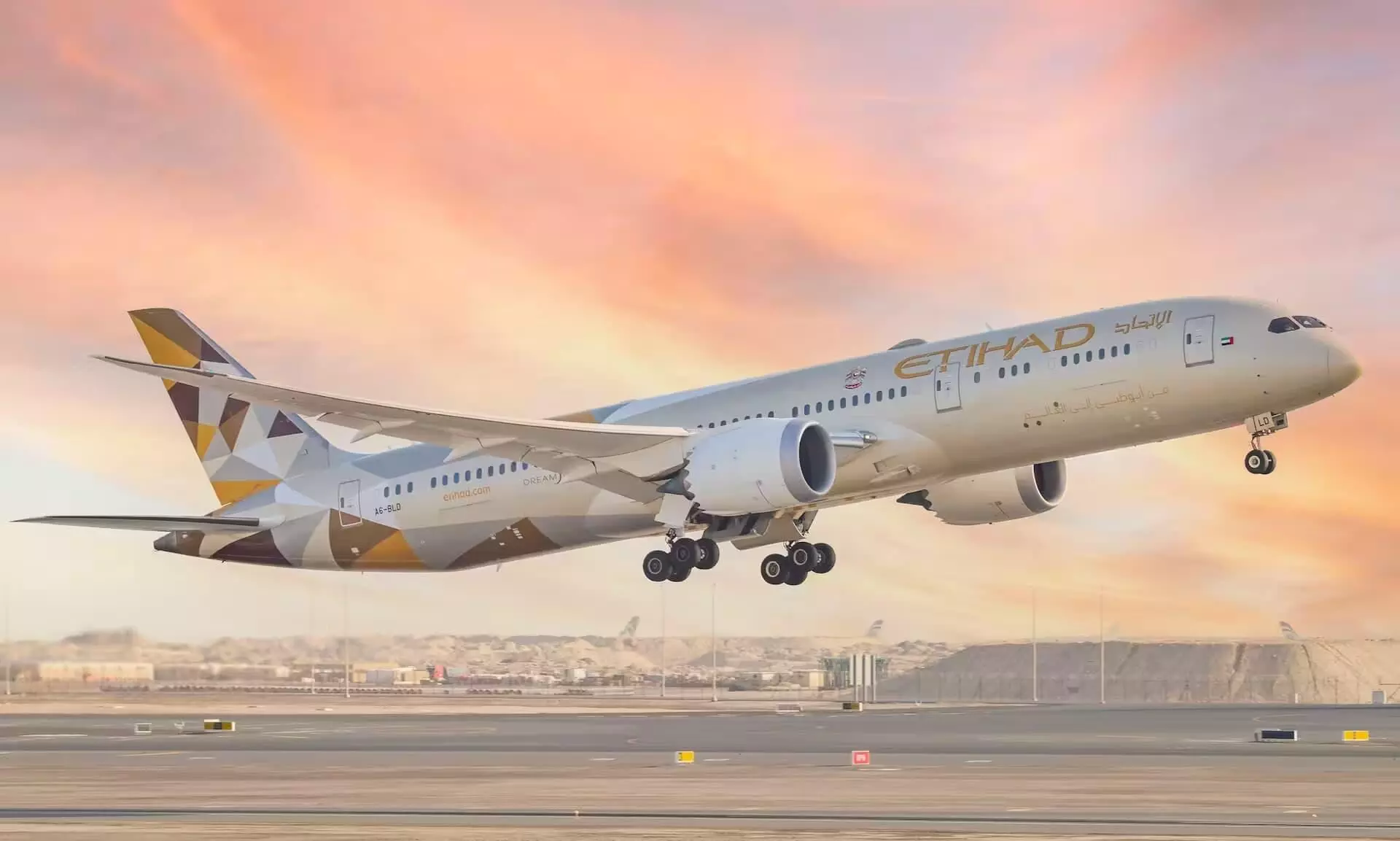 Etihad 2023 cargo revenue down 38%