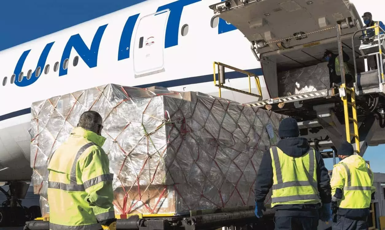 United Airlines Q12024 cargo revenue down 2%