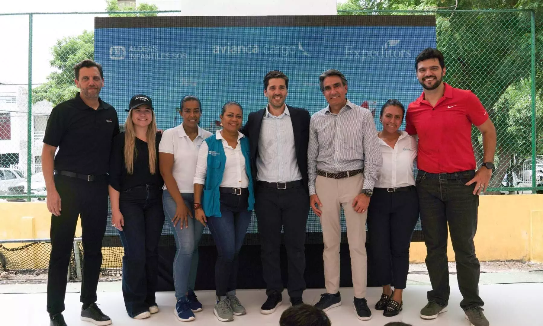 Avianca, Expeditors deliver school kits made with recyclable materials Avianca, Expeditors deliver school kits made with recyclable materials