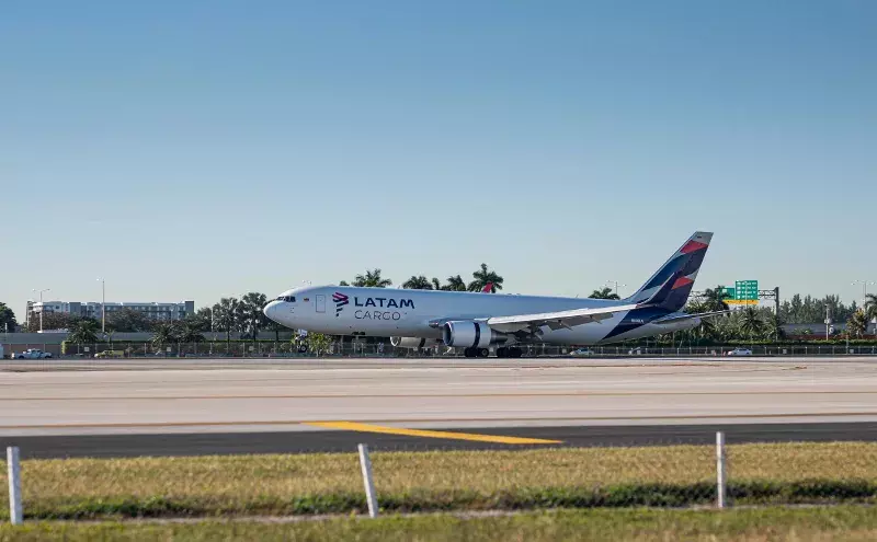 LATAM celebrates first year of Miami-São José dos Campos cargo route LATAM celebrates first year of Miami-São José dos Campos cargo route