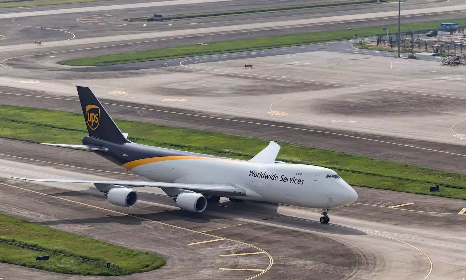 UPS Q2 net income drops 32% on lower revenue UPS Q2 net income drops 32% on lower revenue