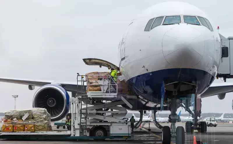 Air freight soars above congested ocean freight system: Drewry Air freight soars above congested ocean freight system: Drewry