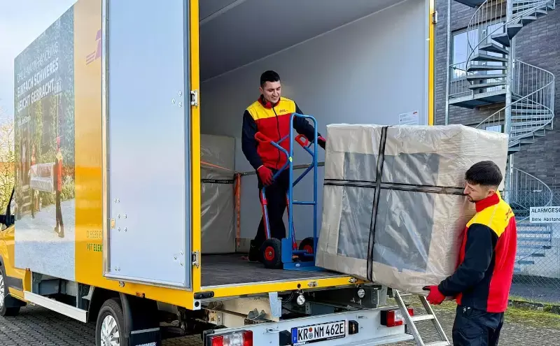 DHL 2-Mann-Handling expands electric fleet for last mile delivery DHL 2-Mann-Handling expands electric fleet for last mile delivery