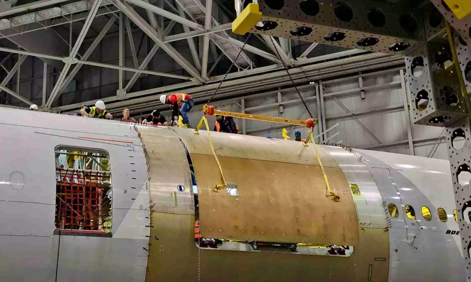 Mammoth & Aspire MRO install main cargo door on 777-300ERMF Mammoth & Aspire MRO install main cargo door on 777-300ERMF