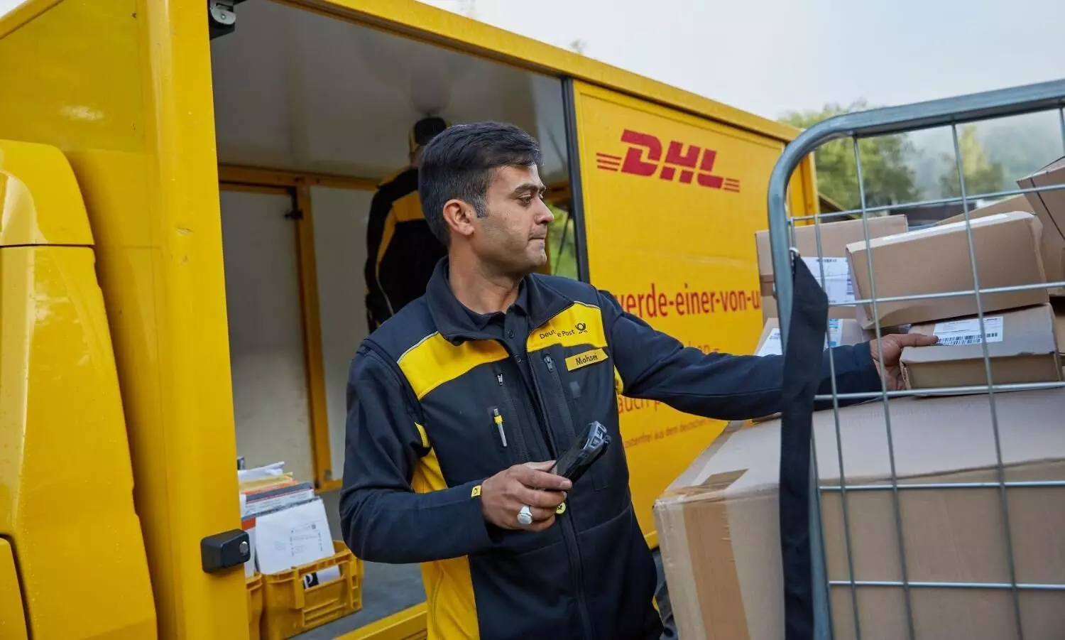 DHL Group integrates 30,000+ refugees into labour market in 10 years DHL Group integrates 30,000+ refugees into labour market in 10 years