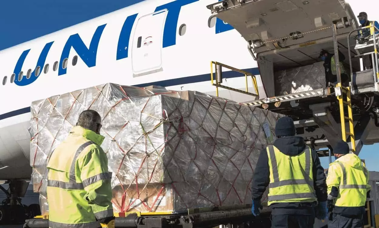 United Airlines Q12024 cargo revenue down 2% United Airlines Q12024 cargo revenue down 2%