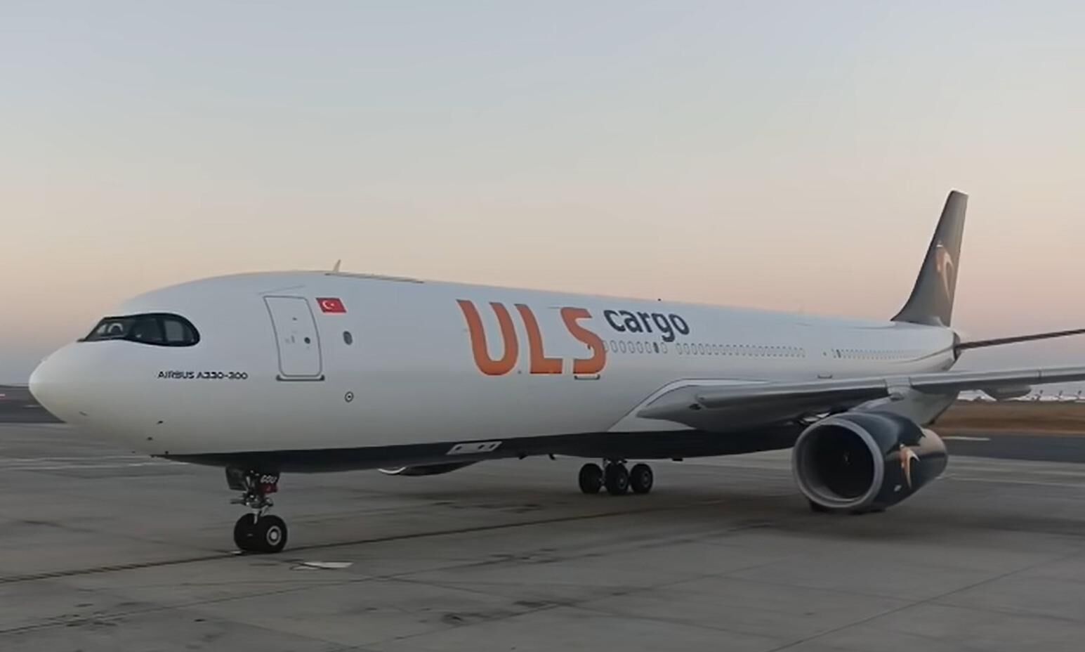 激レア！ULS Airlines Cargo A330-300F モデルプレーン 85200-image-5.jpg