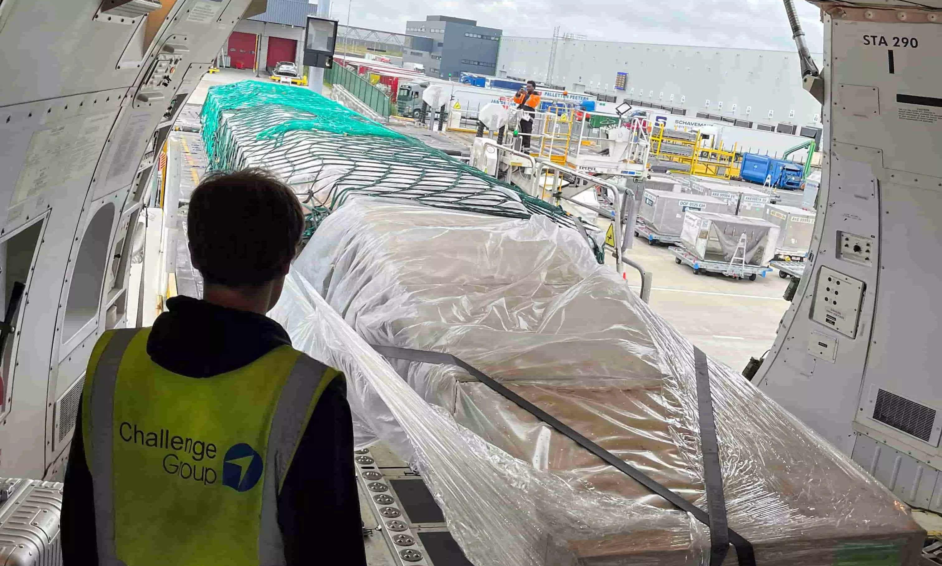 Chapman Freeborn delivers oversized cargo from Belgium to China Chapman Freeborn delivers oversized cargo from Belgium to China