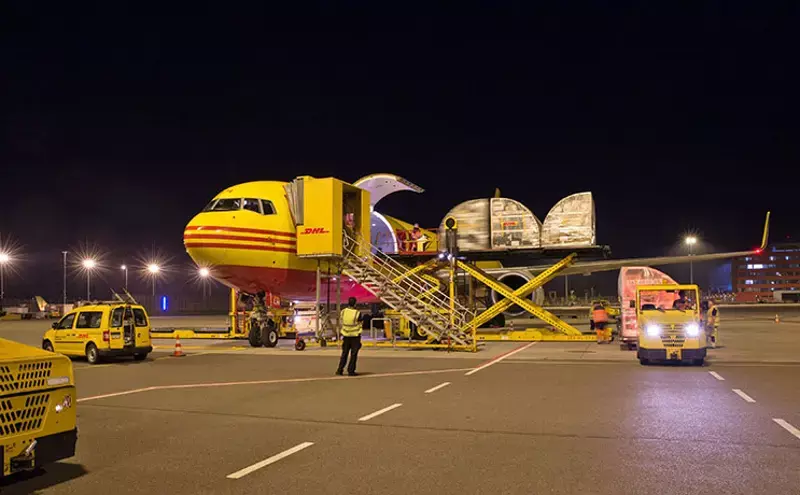 DHL and SingPost join forces to expand shipping access in Singapore DHL and SingPost join forces to expand shipping access in Singapore